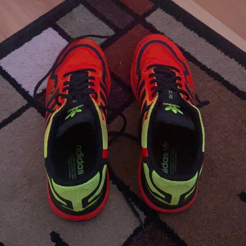 Selling adidas zx 750